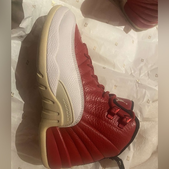 JORDAN 12s size 4Y - Picture 9 of 9